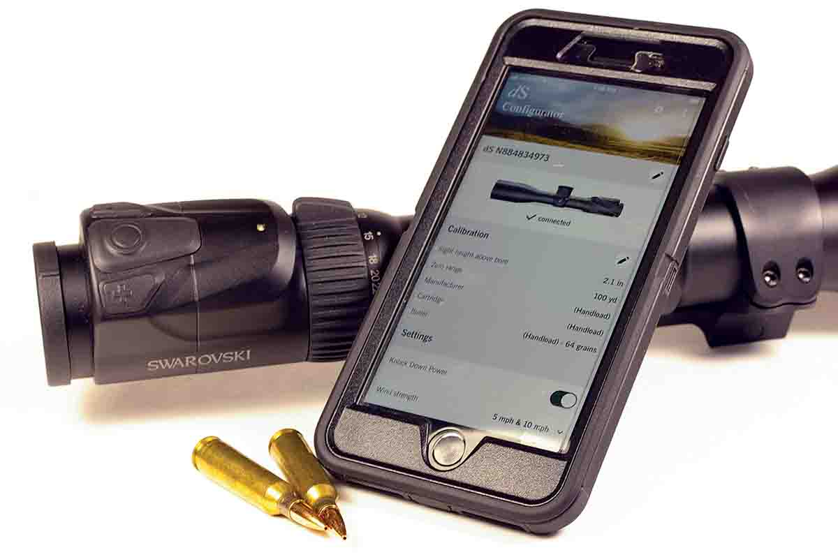 A load’s ballistic information is entered in the Swarovski dS Configurator app on a smartphone and then transferred to the dS scope via Bluetooth.